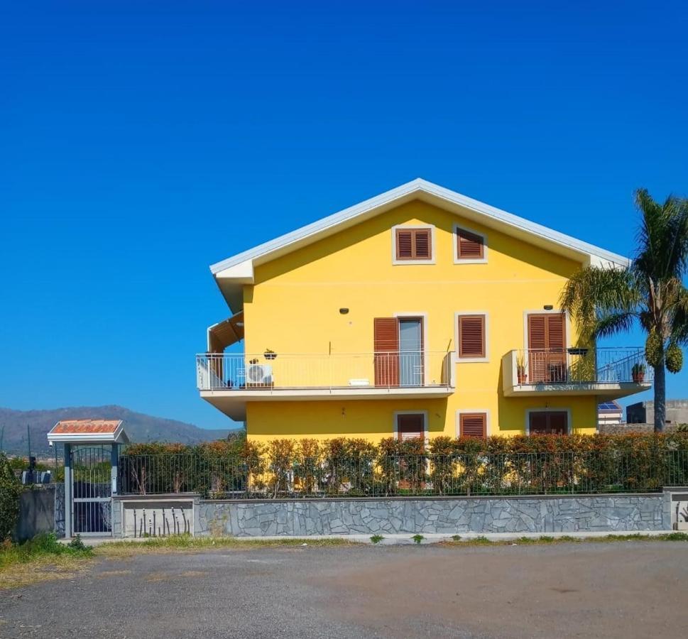Yellow House Apartment Fiumefreddo di Sicilia Exterior photo
